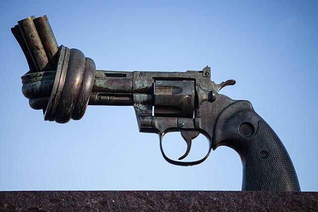 The Knotted Gun statue